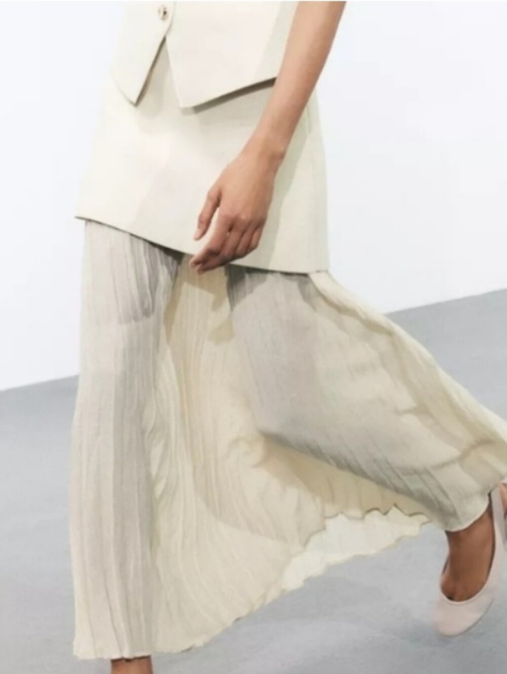 Zara Zw Collection Mixed Combination Cream Pleated Skirt